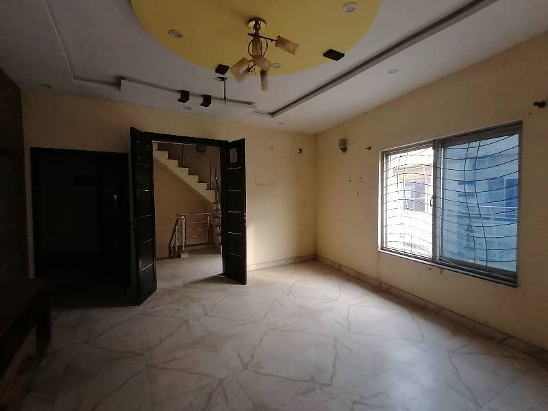 Corner House For sale In Lalazaar Garden 5