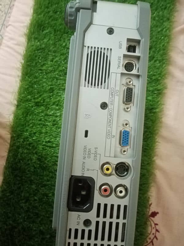 Mitsubishi projector urgent sale 4