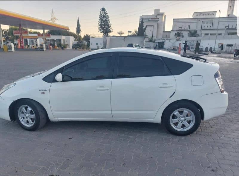 Toyota Prius 2011 4