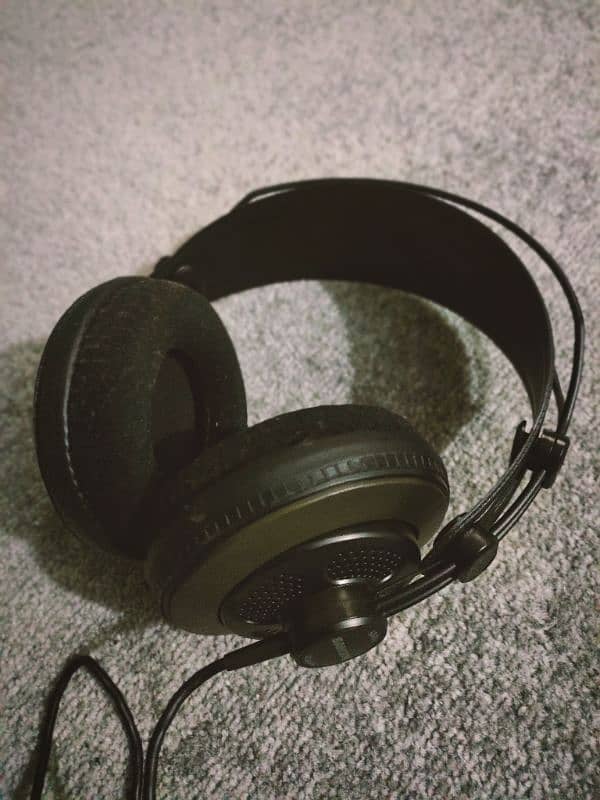 SAMSON SR850 PROFESSIONAL STUDIO HEADPHONES 5