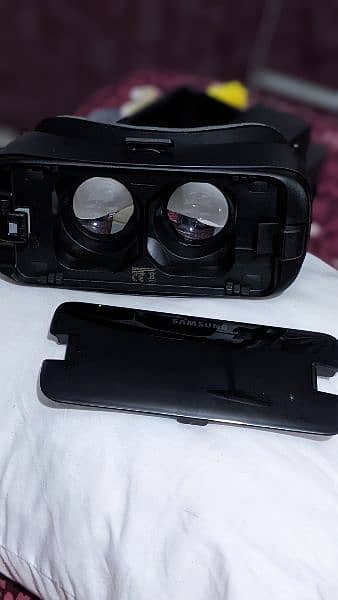 Samsung VR with Controller 3