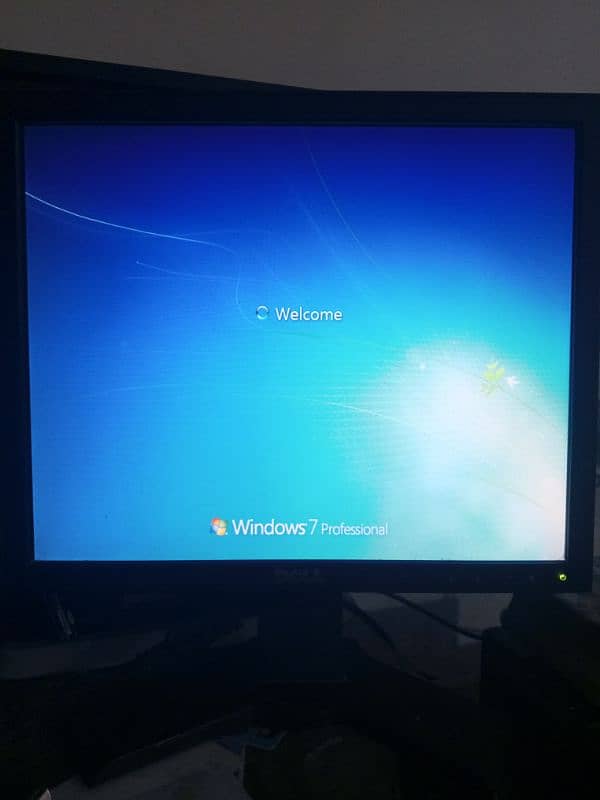 Dell 17 inach LCD far sale urgent 1