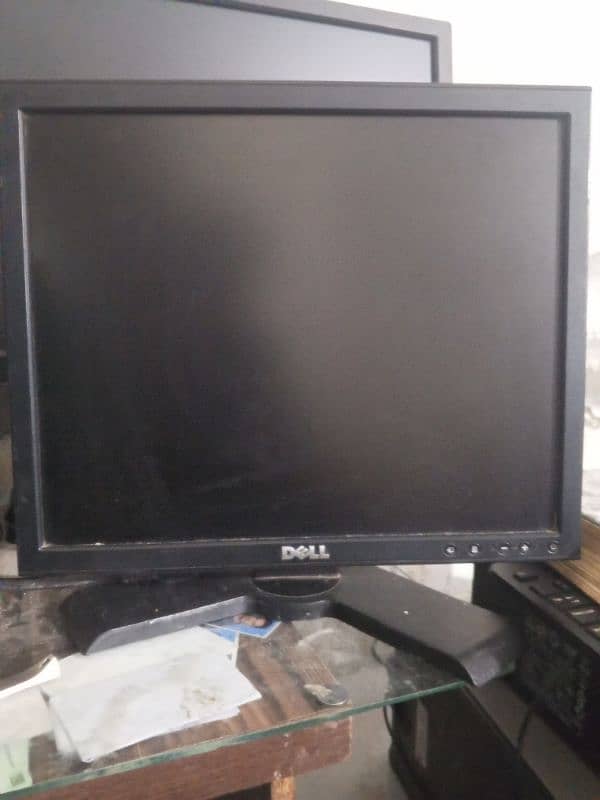 Dell 17 inach LCD far sale urgent 5