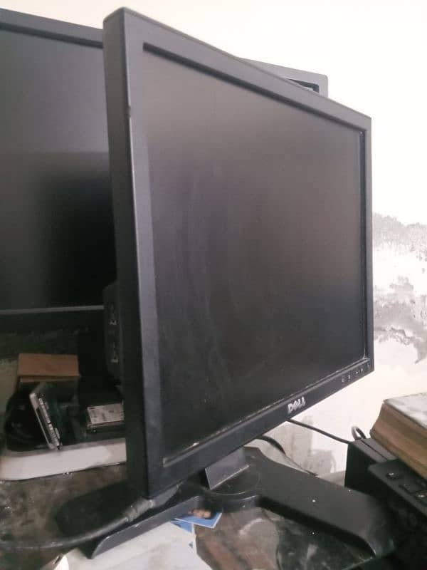 Dell 17 inach LCD far sale urgent 6