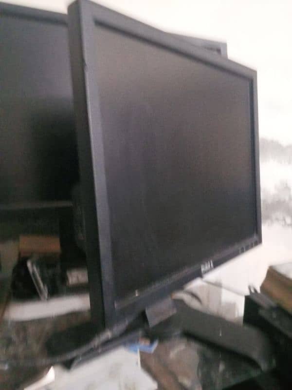 Dell 17 inach LCD far sale urgent 7