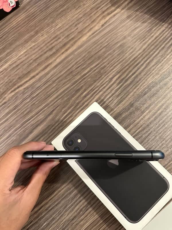 iphone 11 128gb with box 5