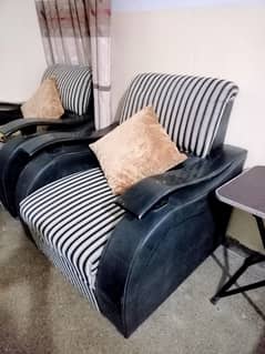 5 seater sofa and fancy center Table