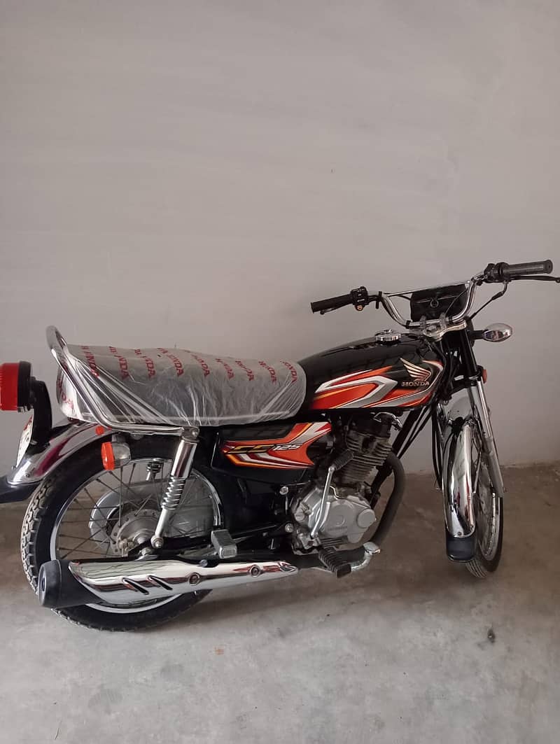 Honda CG 125 2022 Black Color in Excellent Condition 3