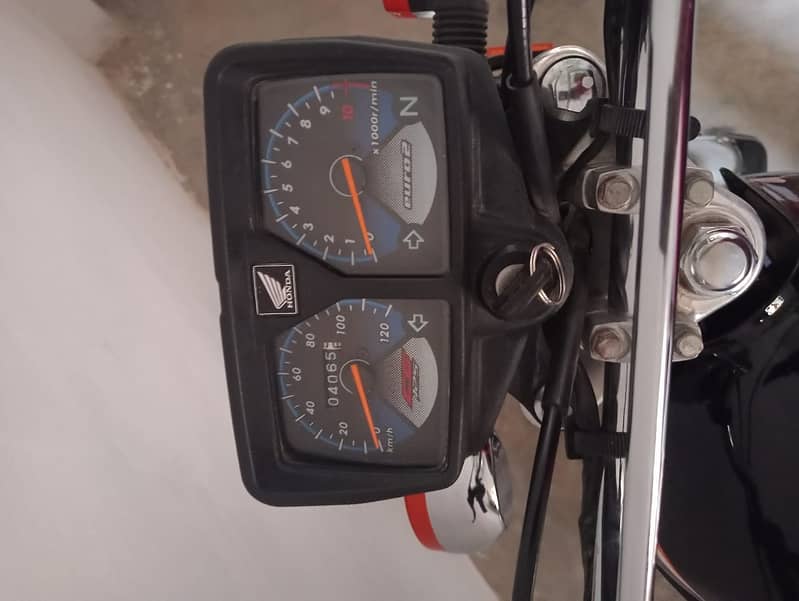 Honda CG 125 2022 Black Color in Excellent Condition 4