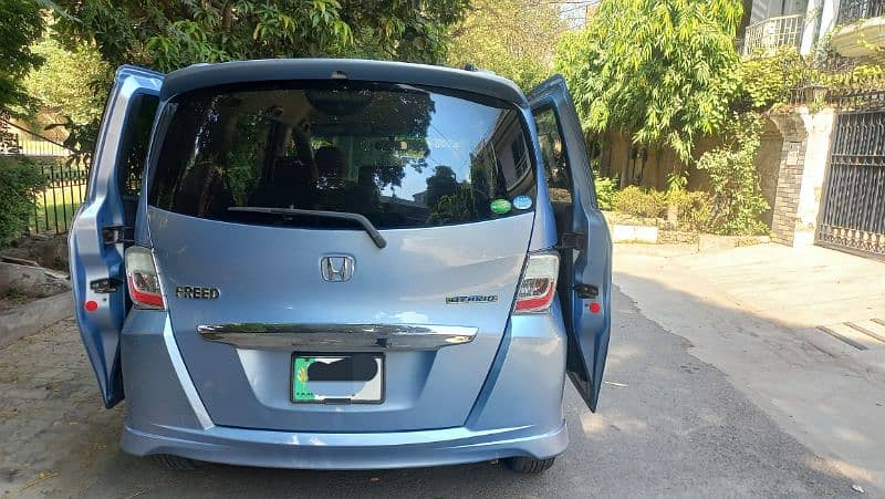 Honda Freed Hybrid 1.5 , 7 Seater , Model 2013 3