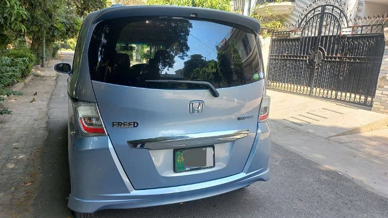 Honda Freed Hybrid 1.5 , 7 Seater , Model 2013 6