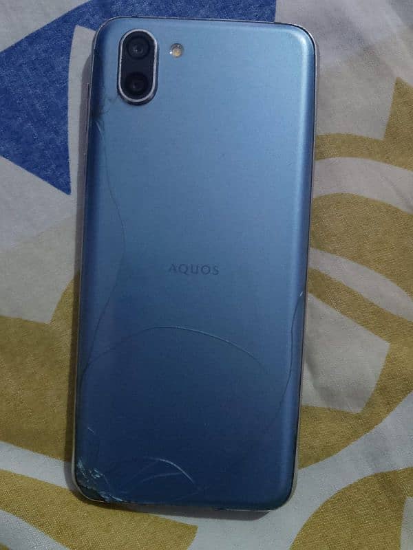 Aquos r2 4/64 official approved 2