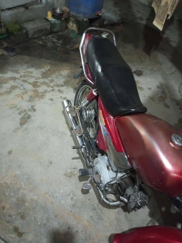 United 100 bike 2017  modil for sale urgent 10