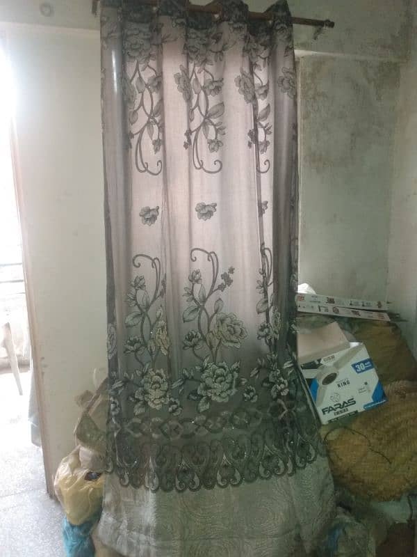 three curtain good condition hai 7