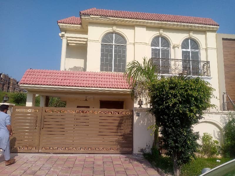 13 Marla house for rent in bahria town phase 8 B block Gas available 1