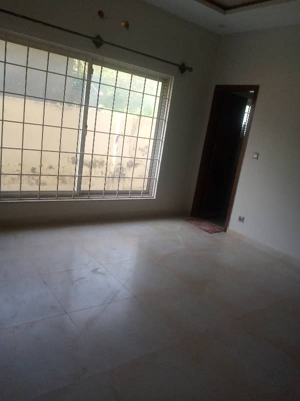 13 Marla house for rent in bahria town phase 8 B block Gas available 10