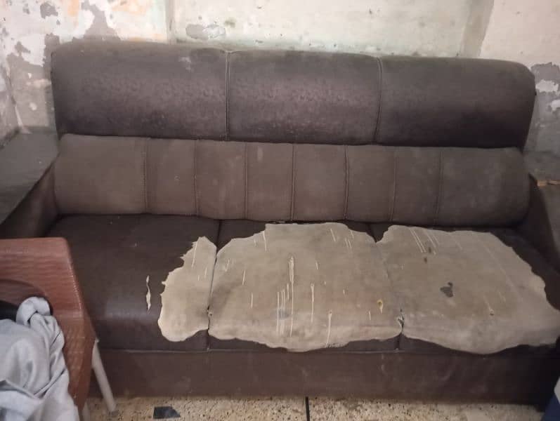 Sofa set 6 seater with table for sale in good condition 6