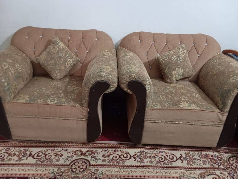 5 Seater Sofa Set in Lush Condition 1