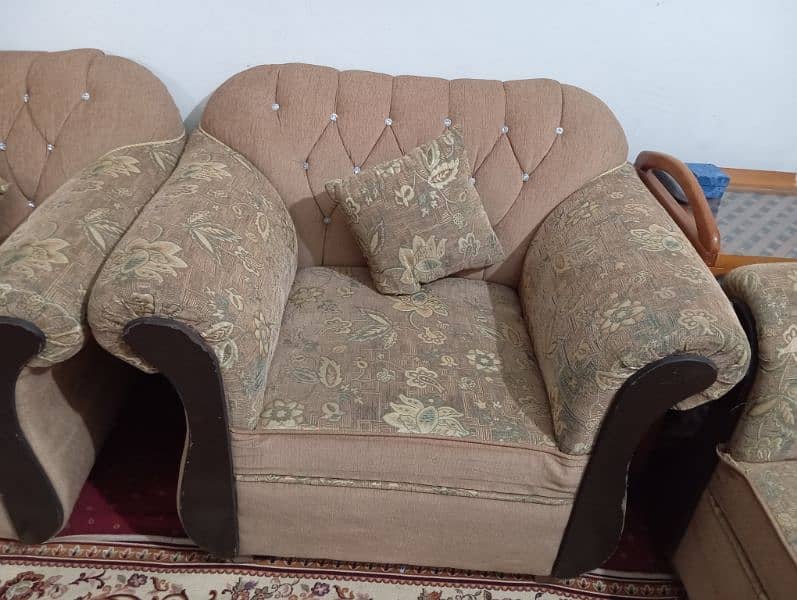 5 Seater Sofa Set in Lush Condition 3