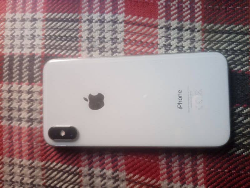 iphone x 256 Gb face lock nhi chalta or battery sarvs service par h 0