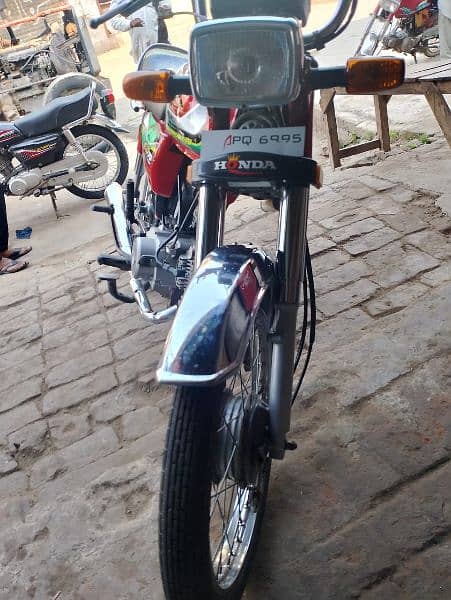 bike All ok condition 10by10 ha use bhi kam howi ha or final price h 2