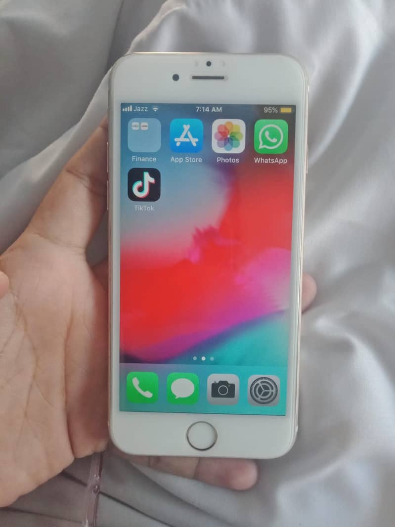 I Phone6 (8+16gb) 100 health+sim working 0