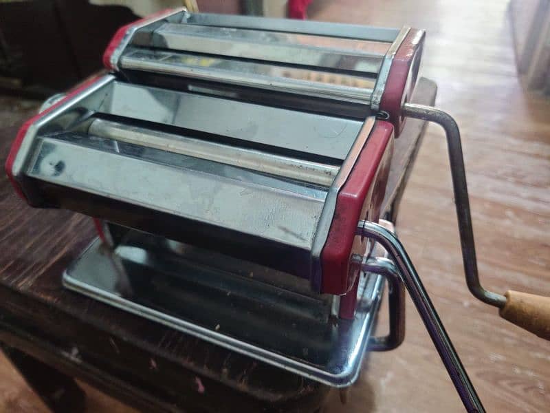 noodles and pasta machine 4