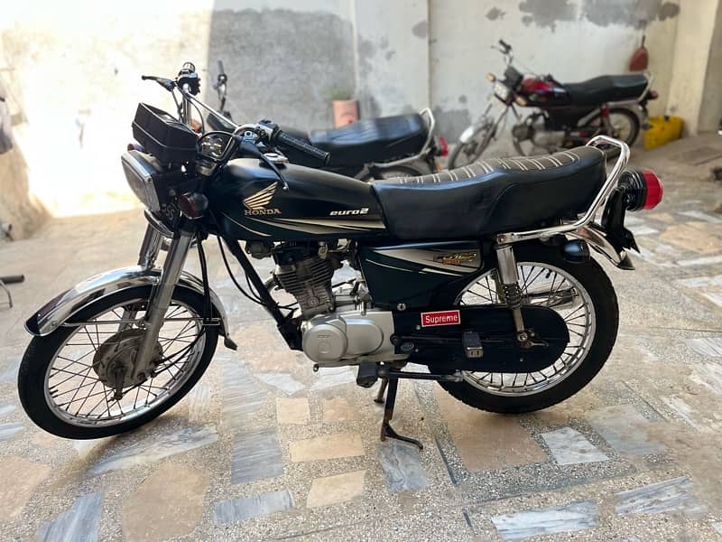 honda 125 full okay gold number 555 4