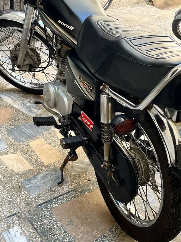 honda 125 full okay gold number 555 6