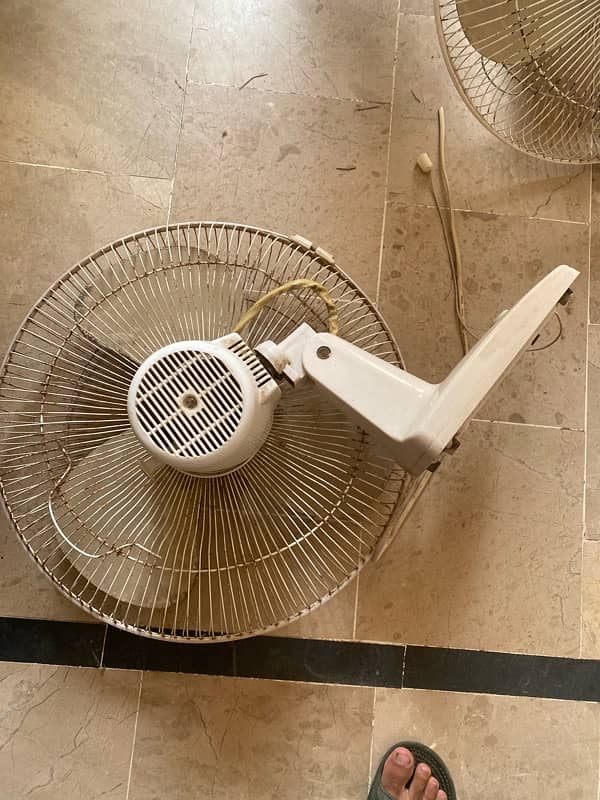 2 wall fan 1