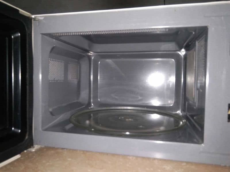 microwave oven 8