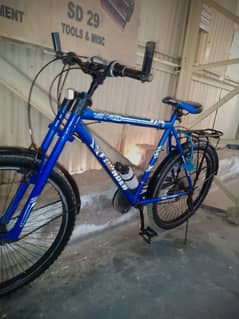 Supports Bicycle Blue colour.