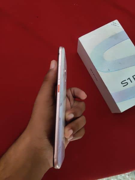 VIVO S1 pro with box and original charger 3