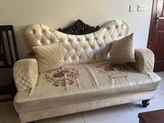 7 seats king size sofa set off white colour 120k 0