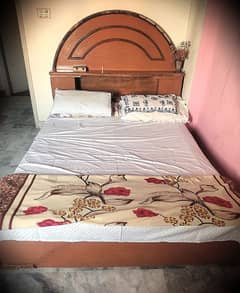 Bed  condition needs repairing 7 peices