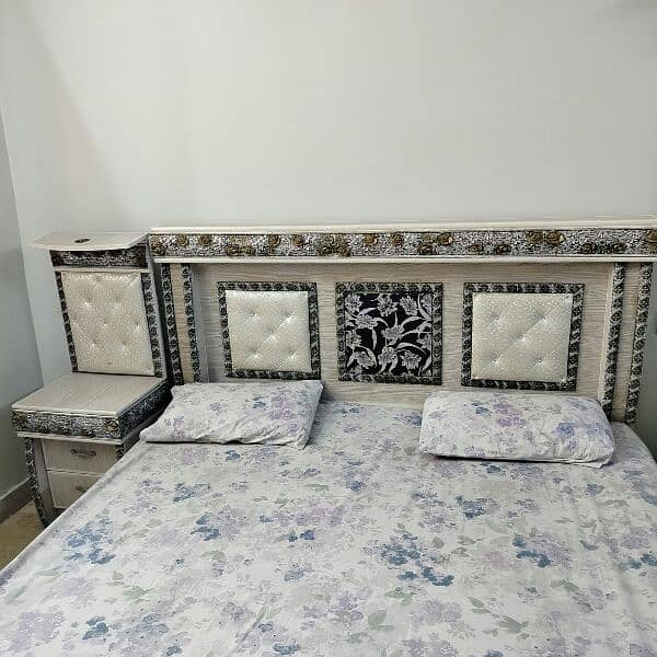 king size bed with mattress with 2 sidere. like new condition 0