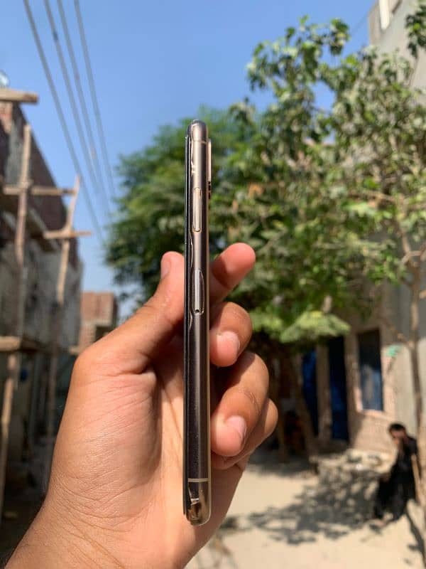 Iphone Xs urgent sale only cash 5