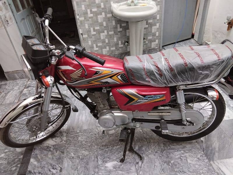 Honda 125 new condition 03201271616 call nmb urgent sale 6