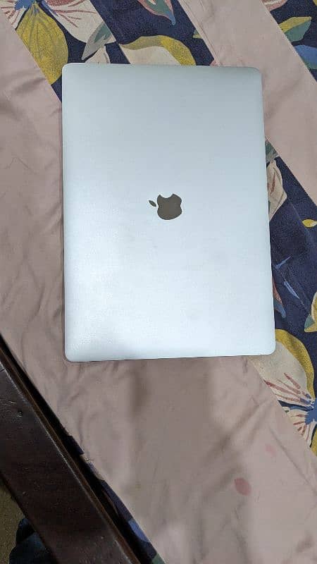 Mac book Pro 2017 model 15 inches 4