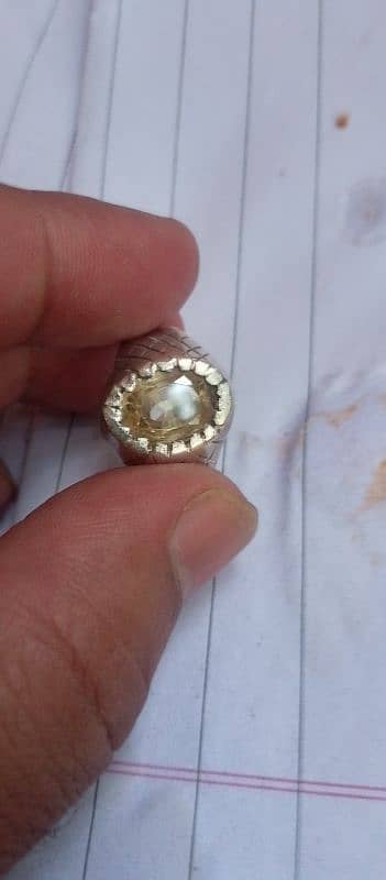 stone natural pukhraj salon wala ring chandi ki bani Hui hai 16