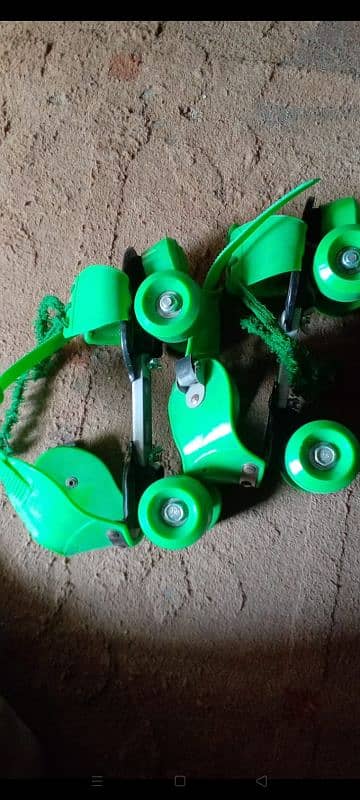 skate shoes green color 10/10 condition 1