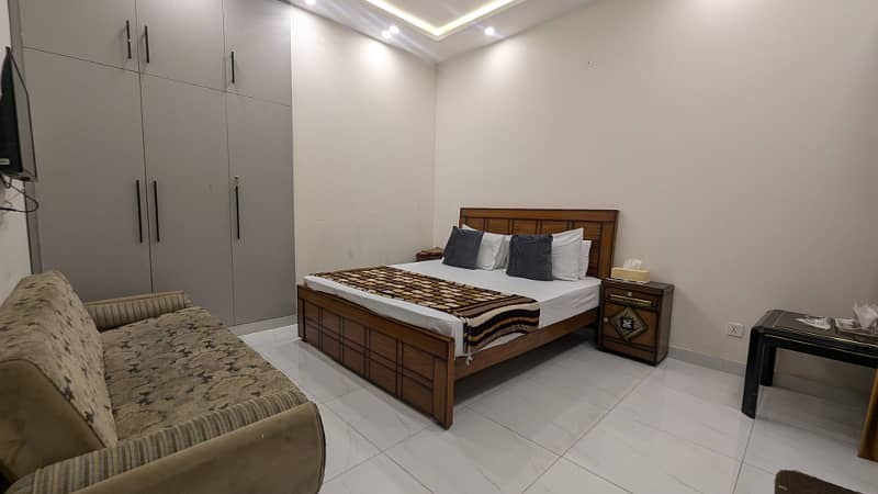 Fully furnished comfortable room in Islamabad available on a daily basis, ideal for travelers or short-term stays. Key features include: 4