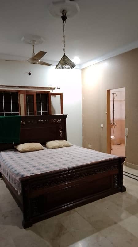 Spacious Furnished Rooms for Rent in DHA Phase 6 Bungalow (1000 Sq Yards) 3