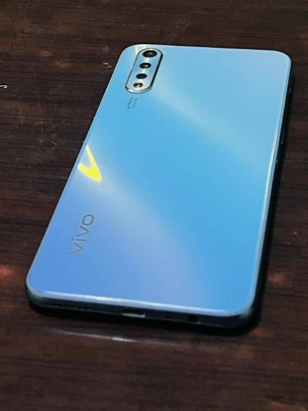 Vivo S1 (4GB RAM + 128 GB + charger) condition 10/10 3