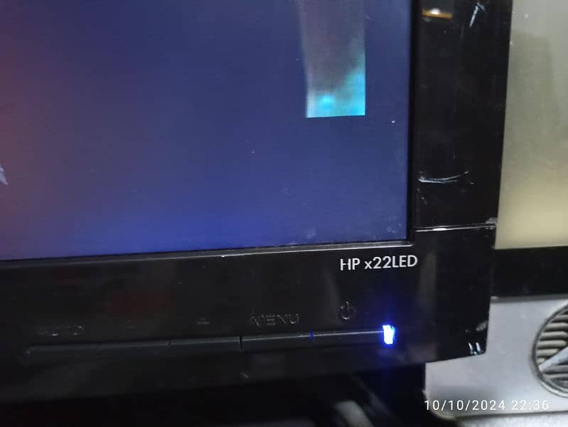 HP 22″ Widescreen high definition LED Monitor 4