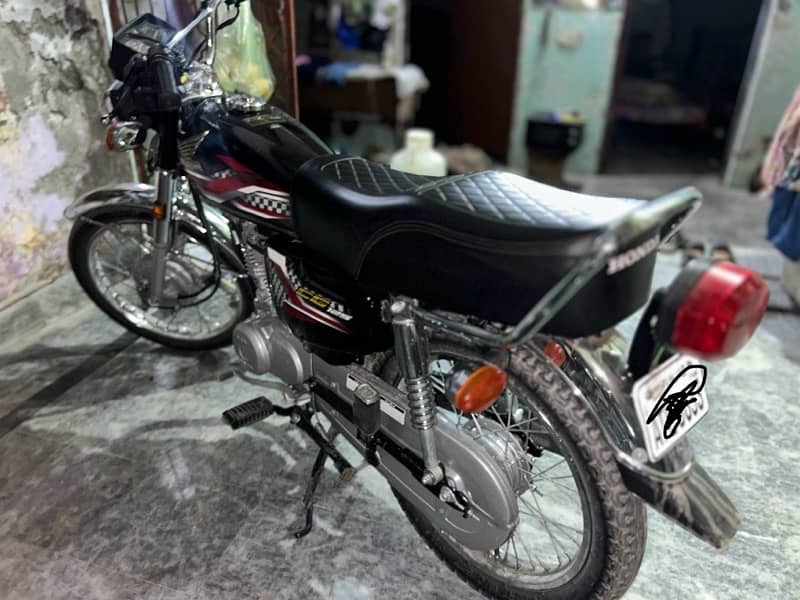 Honda CG125 2024/23 BLACK (Edition) 0