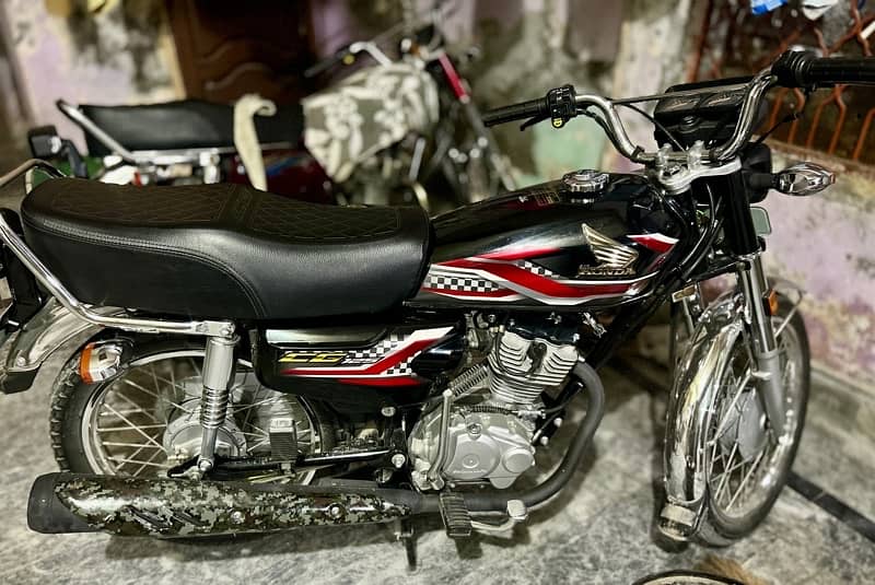 Honda CG125 2024/23 BLACK (Edition) 1