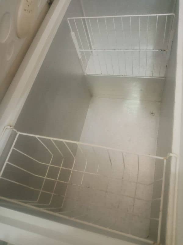 Urgent Sale Haier Deep Freezer Model HDF-405SD Weight 58 KG 4