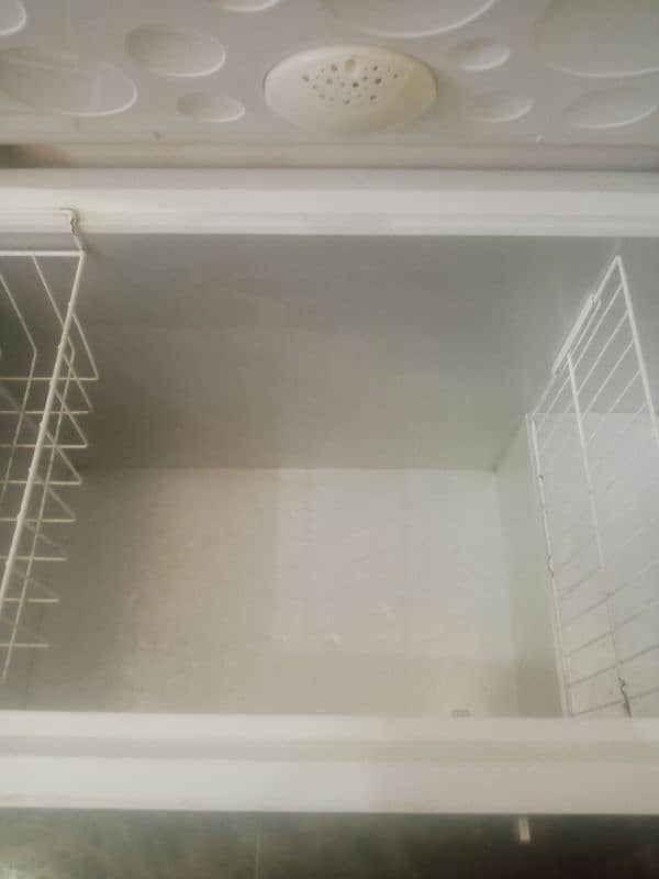 Urgent Sale Haier Deep Freezer Model HDF-405SD Weight 58 KG 5