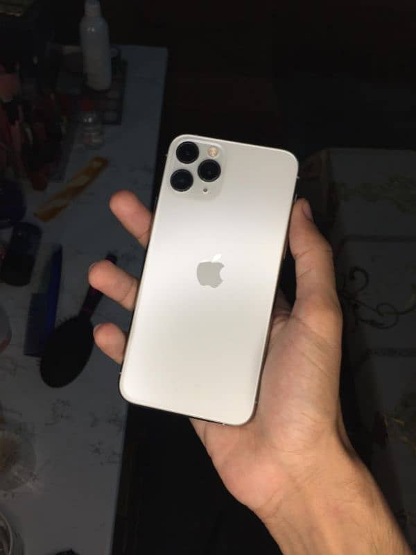 iPhone 11 Pro 256GB/FACTORY UNLOCK 3